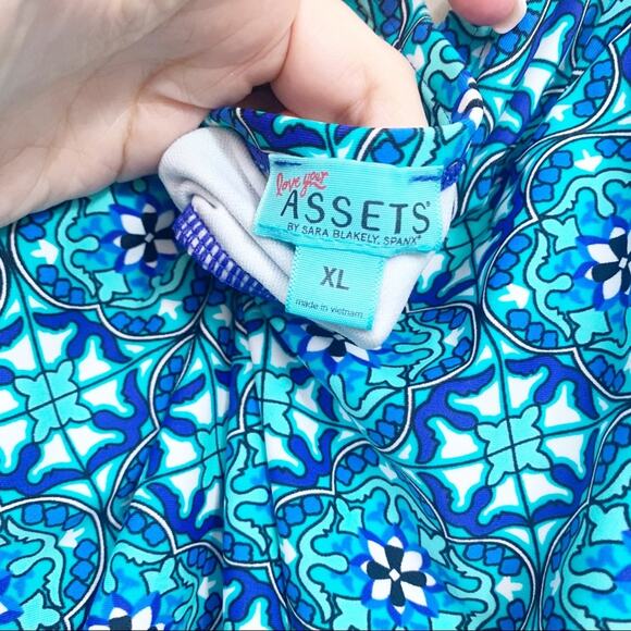 Assets by Sara Blakely Spanx Floral Halter Blue/White One Piece Bathing Suit - Picture 3 of 6